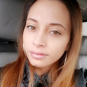 Meet your Posher, Dina